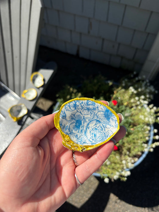 Blue Floral Clam Shell