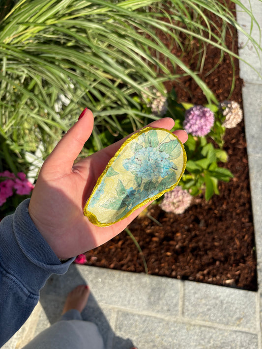 Hydrangea Oyster Trinket