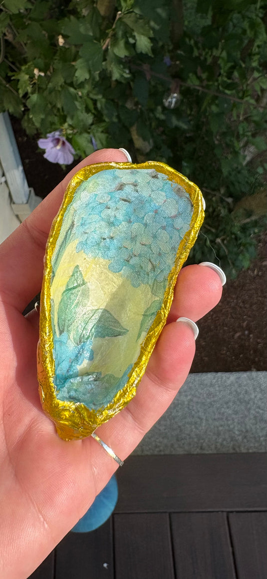 Hydrangea Oyster Shell Trinket