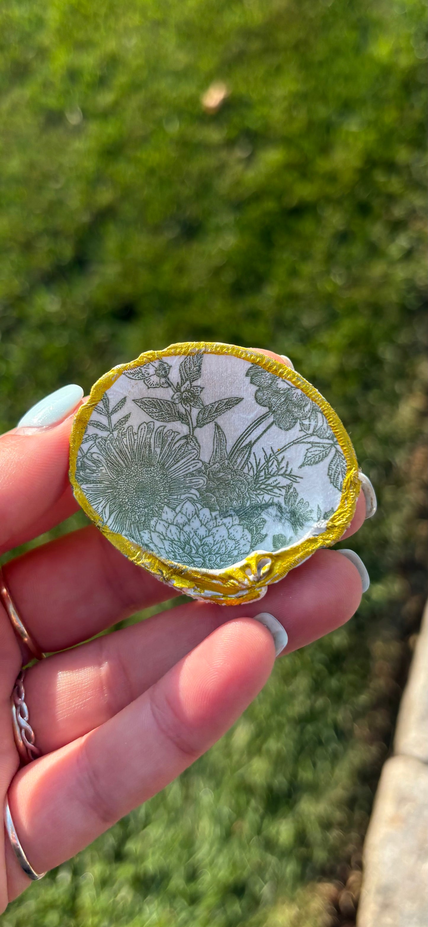 Green Floral Clam Shell