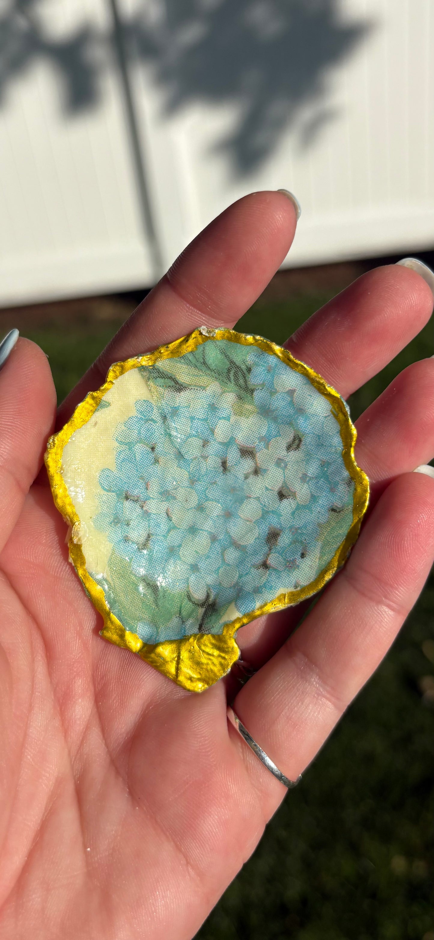 Hydrangea Scallop Trinket