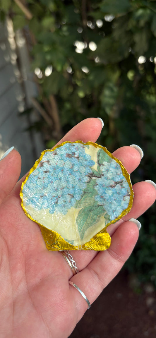 Hydrangea Scallop Trinket