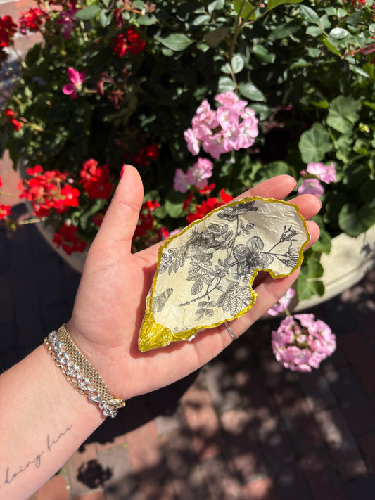 Black and White Floral Oyster Jewelry Dish